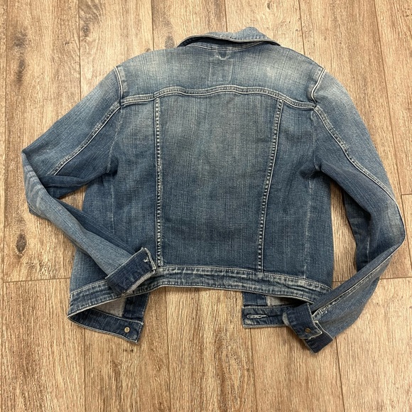 Guess - Picture 2 of 4